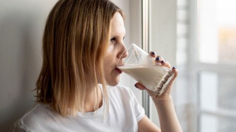 شیر بادام برای تیروئید چه خواص و عوارضی دارد؟