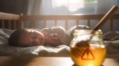 عسل برای کودکان زیر دو سال؛ دلایل منع مصرف، خطر بوتولیسم و نکات ایمنی