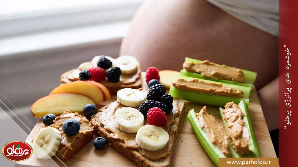 بهترین روش های خوردن کره بادام زمینی برای زنان باردار - بدون نمک و افزودنی | پرهلو نحوه مصرف کره بادام زمینی در بارداری - ایده های خوشمزه و سالم روی نان و میوه | پرهلو